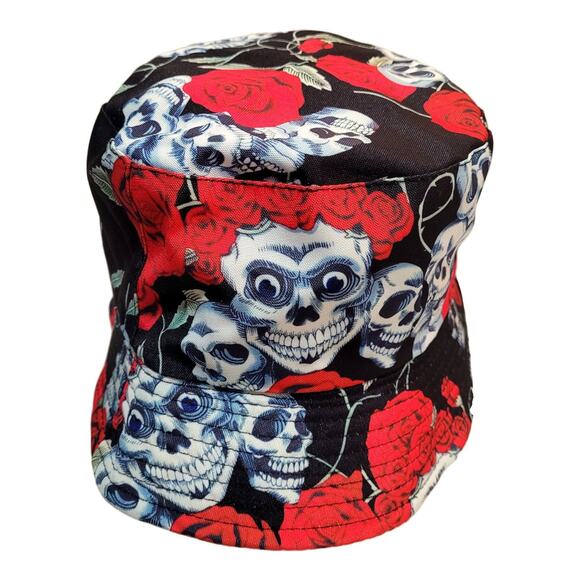 SKULLS AND ROSES Womens Bucket SUN HAT Black and Red Reversible NWT - Picture 3 of 5